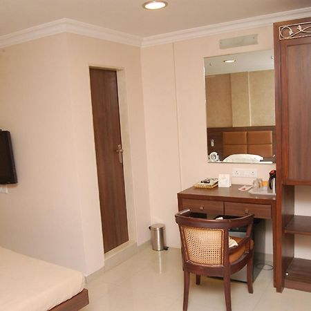 Haredia Hotel Mumbai Kültér fotó